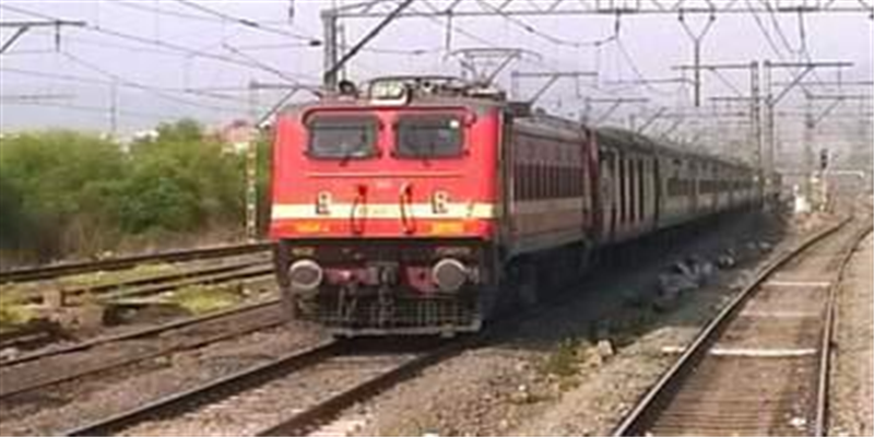 पंजाब में बड़ा रेल हादसा, रावण दहन देखने आए लोगों पर चढ़ी ट्रेन, 50 से अधिक की मौत।