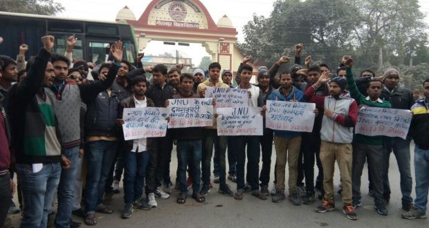 जेएनयू के 8 छात्रों को निलंबित किए जाने के विरोध