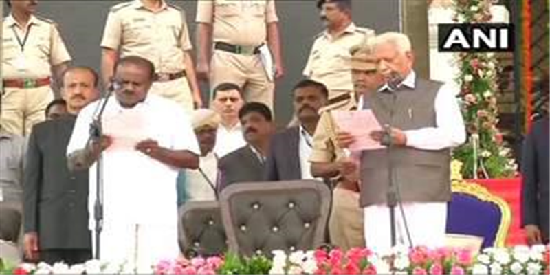 कुमारस्वामी कर्नाटक के दूसरी बार बने मुख्यमंत्री।राज्यपाल ने दिलाई शपथ।