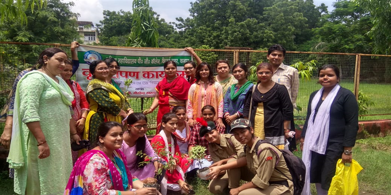 किदवई नगर के महिला महाविद्यालय में हुआ वृक्षारोपण कार्यक्रम।